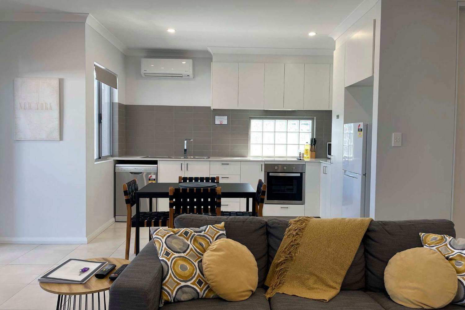 5, Convenient Touch of Gold 2Bed WiFi Wine Parking, Belmont