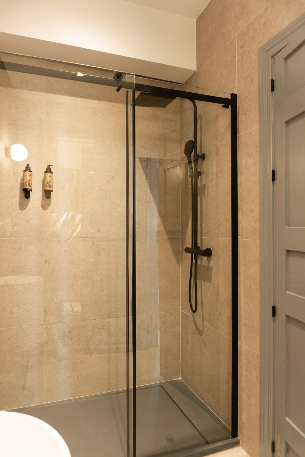 Bathroom 5, La Antigua Farmacia, Cáceres