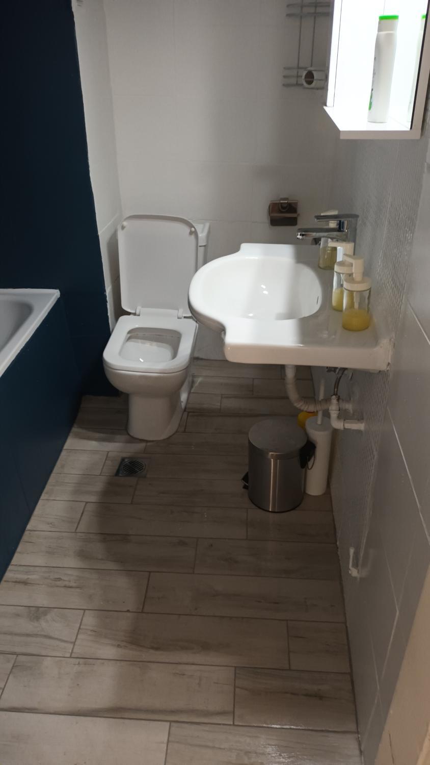 Shower 2, Estia Glafkou 12, Central Macedonia