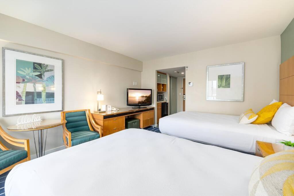 5, Oceanview studio across from Ala Moana Beach 2023, Honolulu