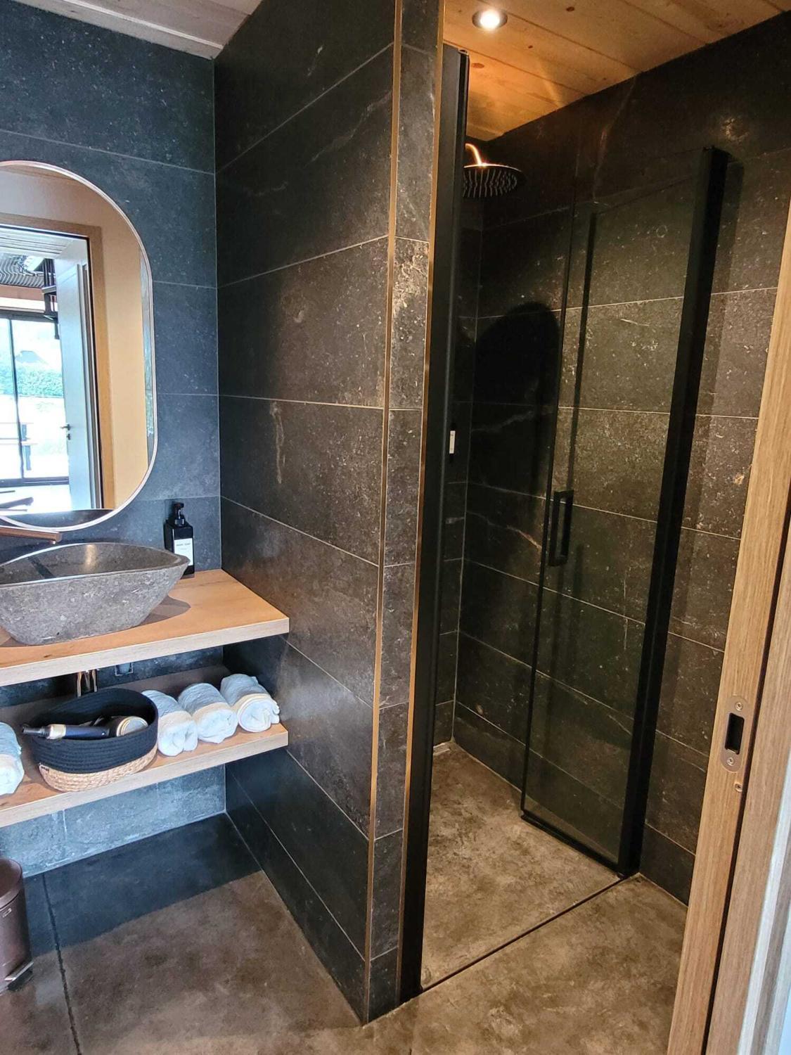 Bathroom, Les Deltas du Lac , Puy-de-Dôme