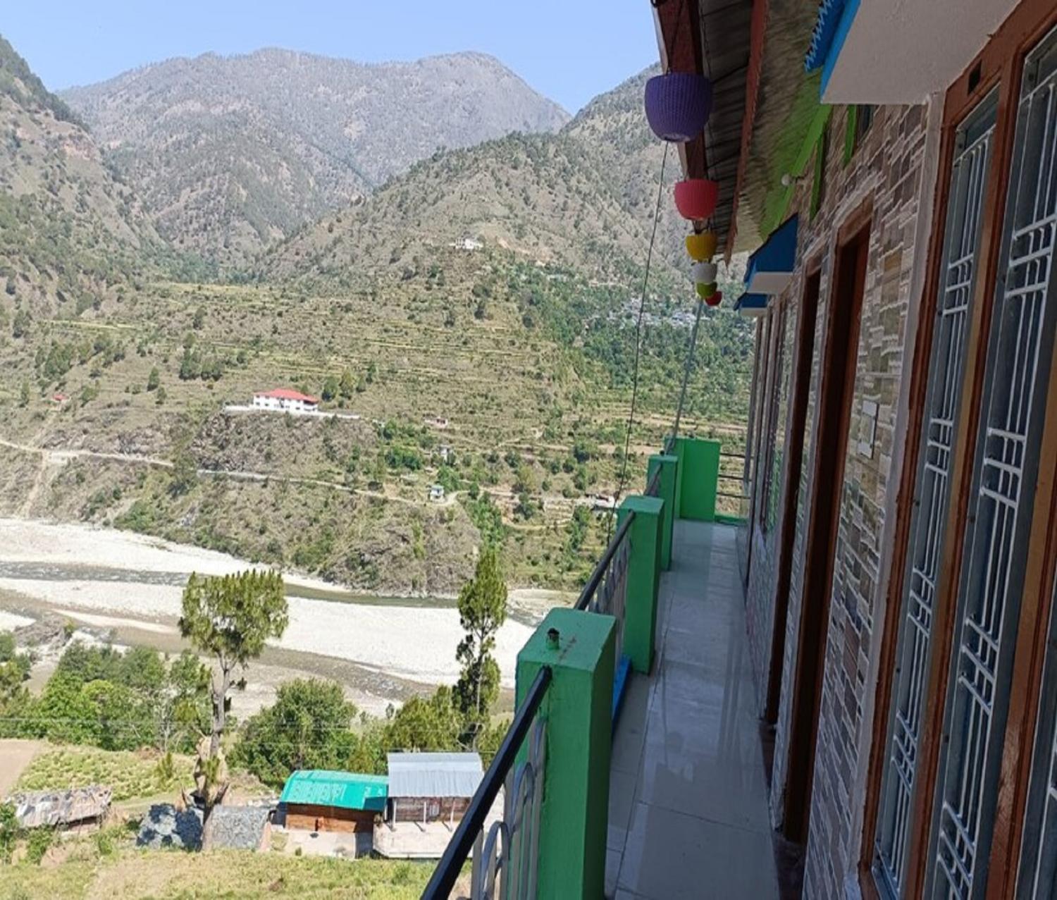 Balcony/terrace, Gujrati Marwadi Cottage by StayApart, Uttarkashi