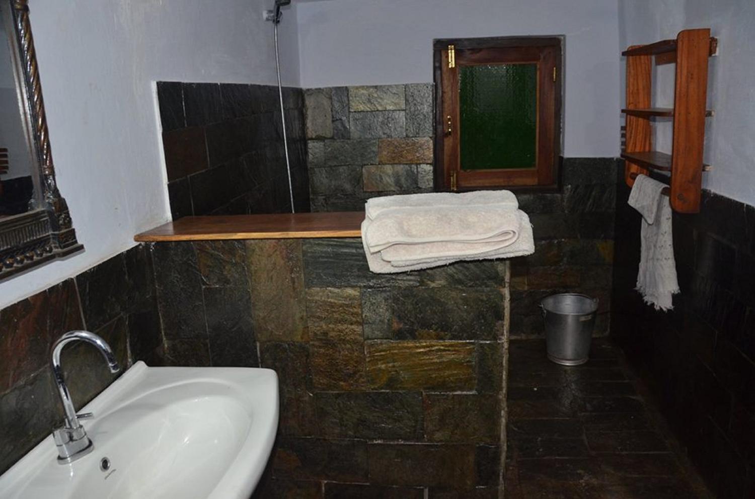 Bathroom, Shivanandi River Lodge, Chamoli