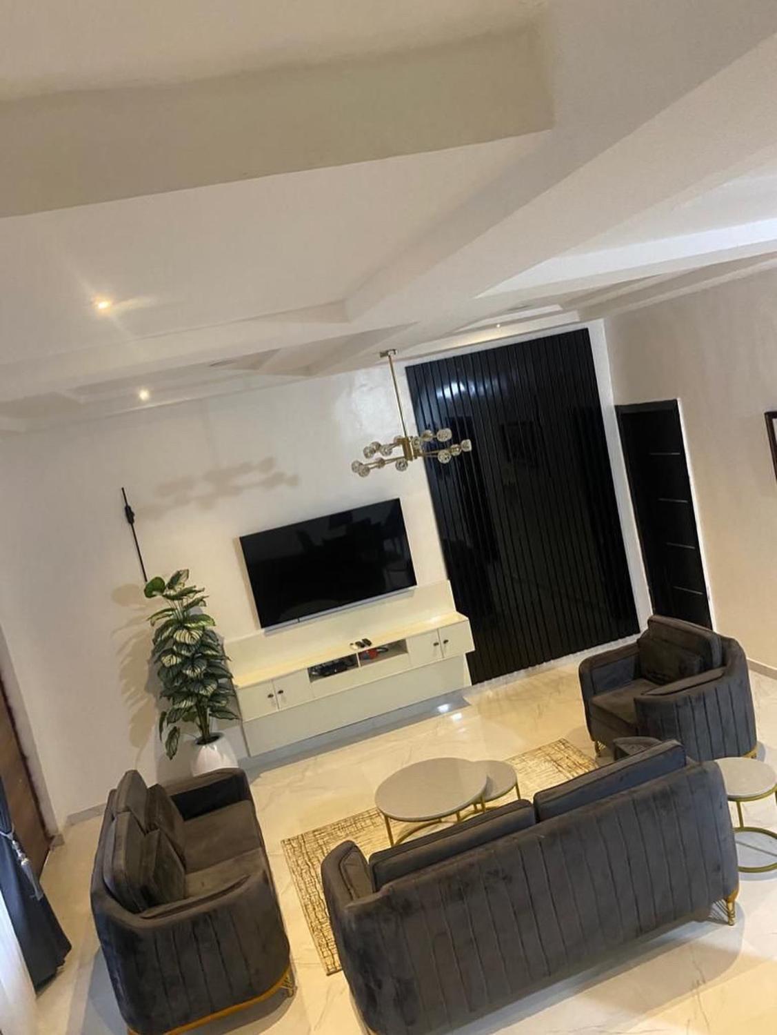 Shared lounge/TV area, Thornhill luxury shortlet apartment,lagos, Eti-Osa