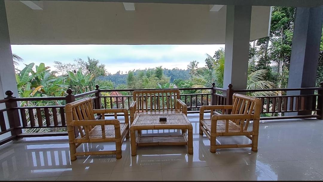 5, Kunang kunang, Gianyar