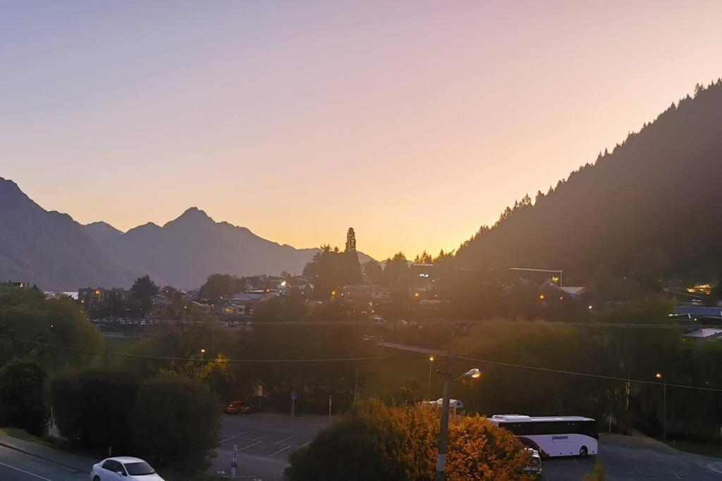 1, Very Close to Town- Mountain Views, Queenstown-Lakes