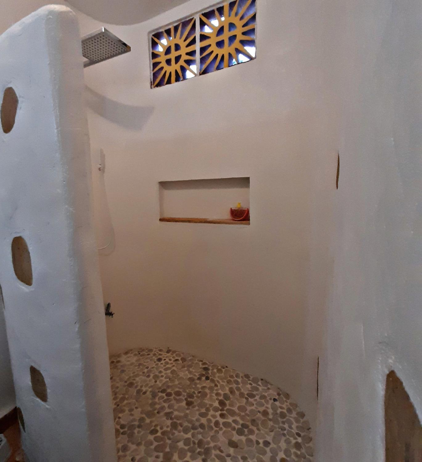 Bathroom 2, Suite Jasmine, Trairi