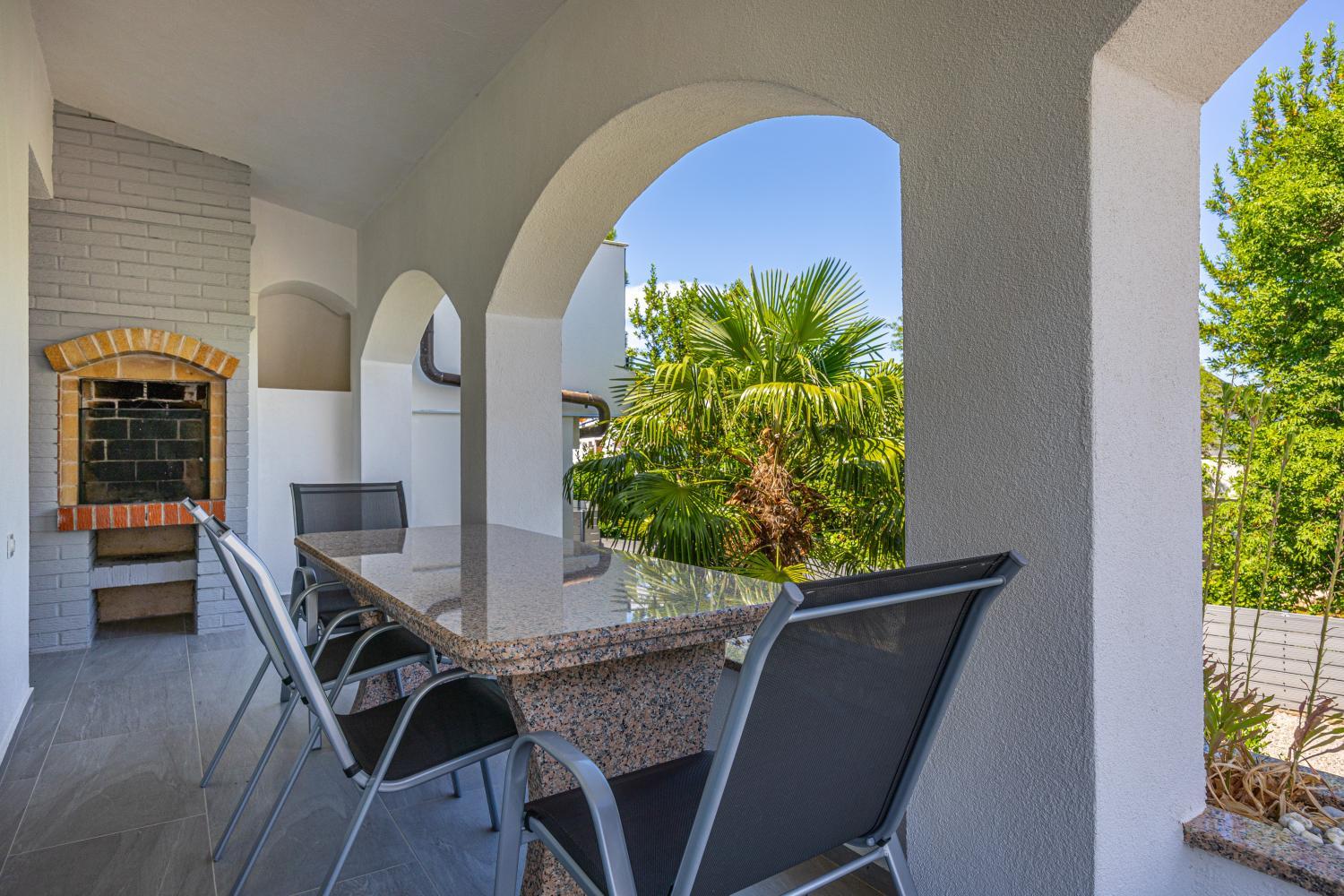 Facilities 5, VILLA NINA MALINSKA 150m FROM THE BEACH, SWIMMING POOL, Malinska-Dubašnica