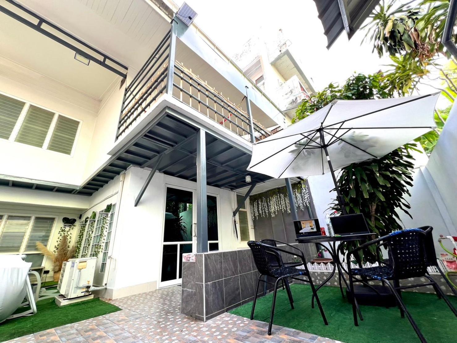 Getaway Villa Bangkok - 4 Bedroom,6 Beds and 5 Bathroom, Huai Kwang
