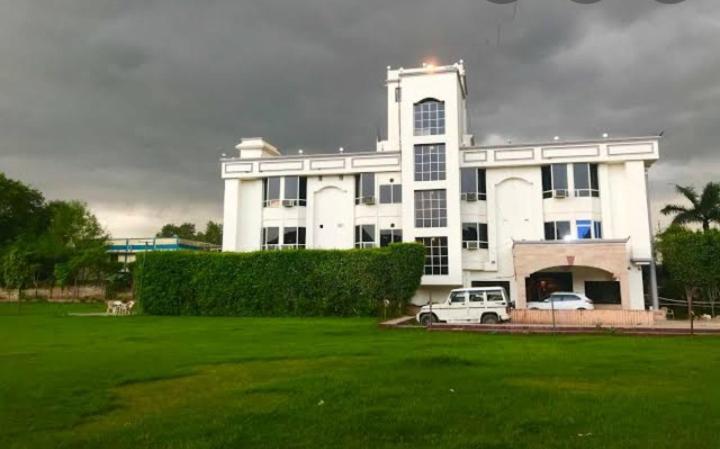 5, Hotel Radhika Palace, Morena