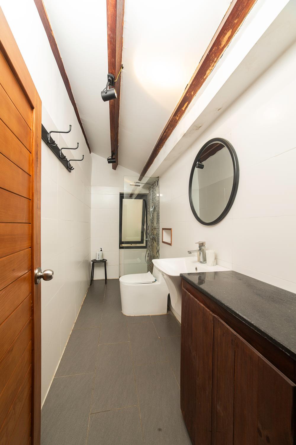 Bathroom 2, 88 Steps Villa 4BR Seaside An Bang Beach, Da Nang