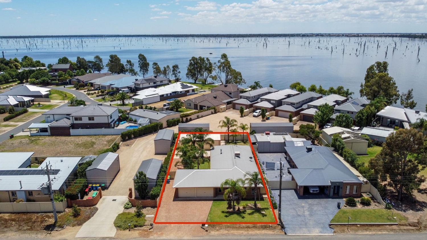 1, Woodlands Waterside Retreat, Moira - East