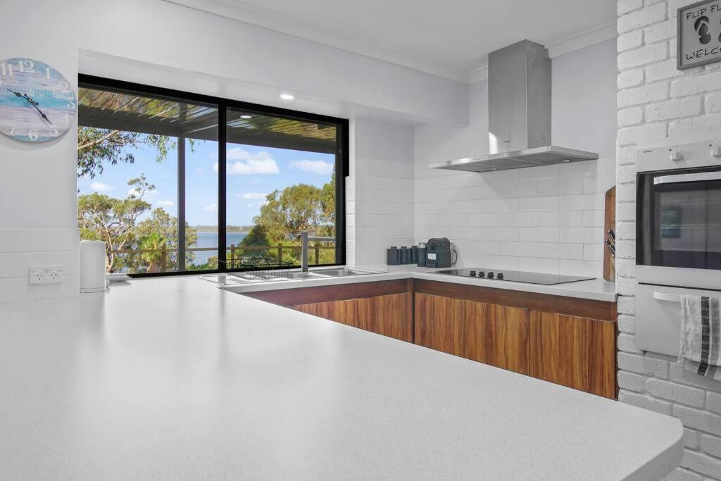 Kitchen 3, Beach House with Estuary Views, Mandurah
