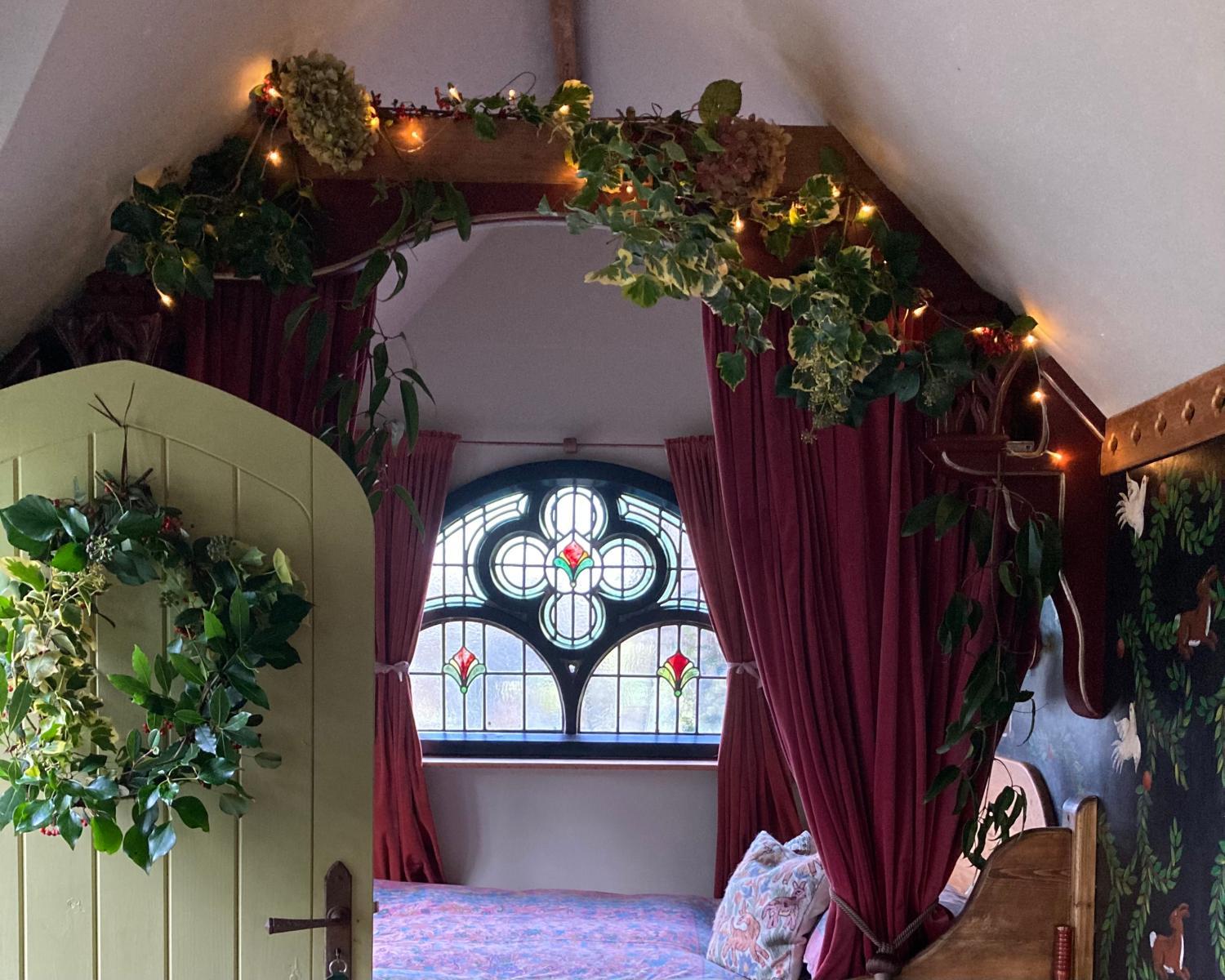 2, Enchanting Hand Painted Tabernacle with Hot Tub, Cornwall