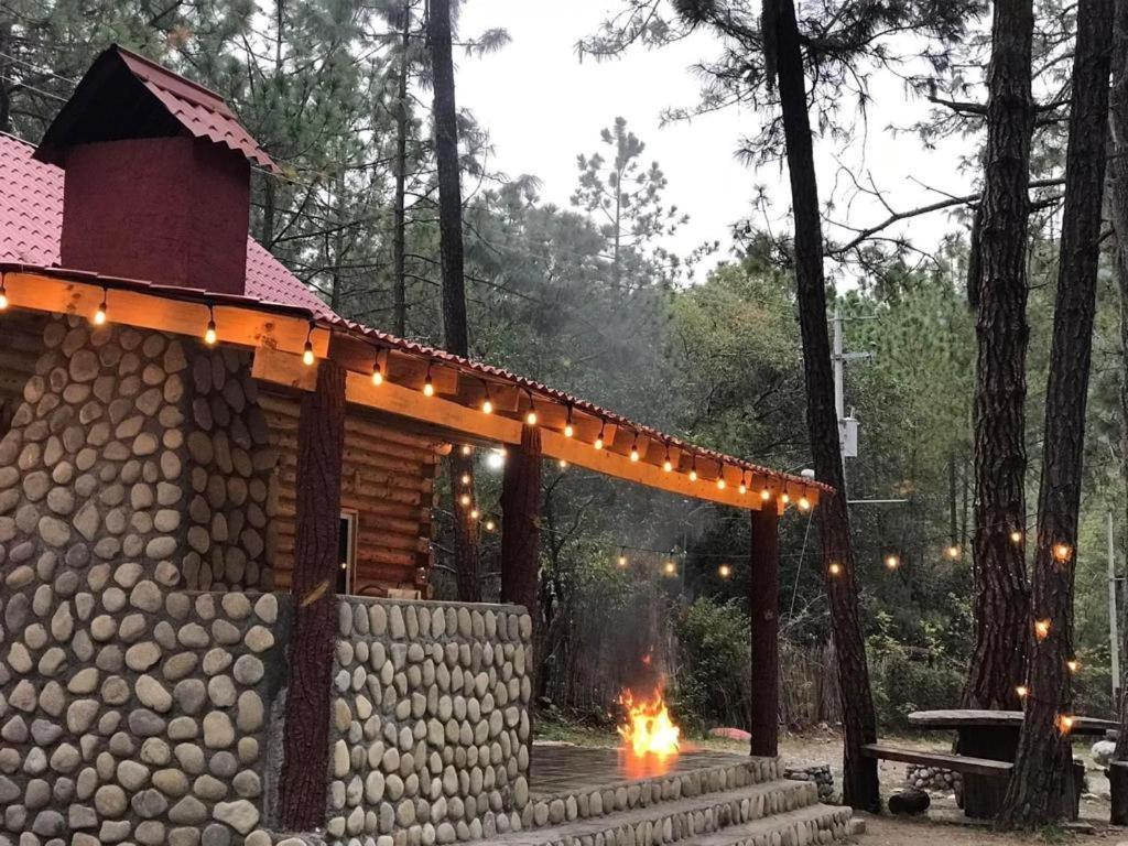 4, El Chalet de los Pinos, Santiago