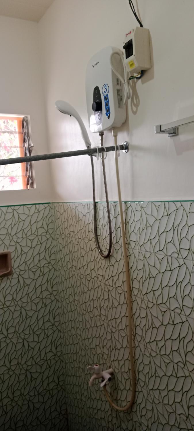 Bathroom 2, Jessa 5 guests house, Moalboal