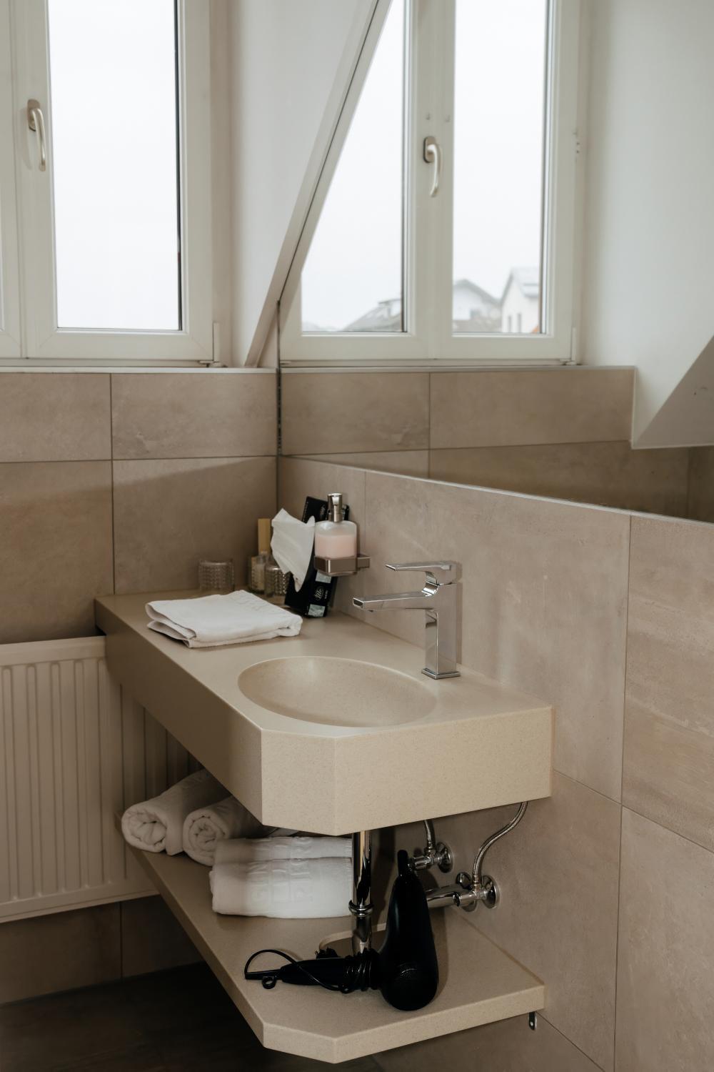 Bathroom 4, GUESTHOUSE RIEGERSBURG - Das Haus der guten Geister, Südoststeiermark