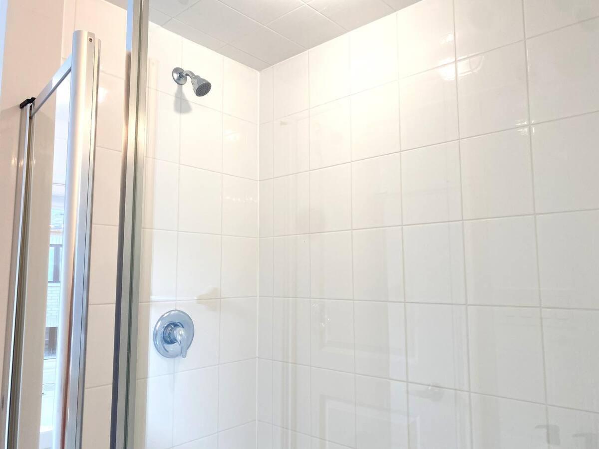 2, Dockside Luxury Living Bedroom Bathroom, Durham