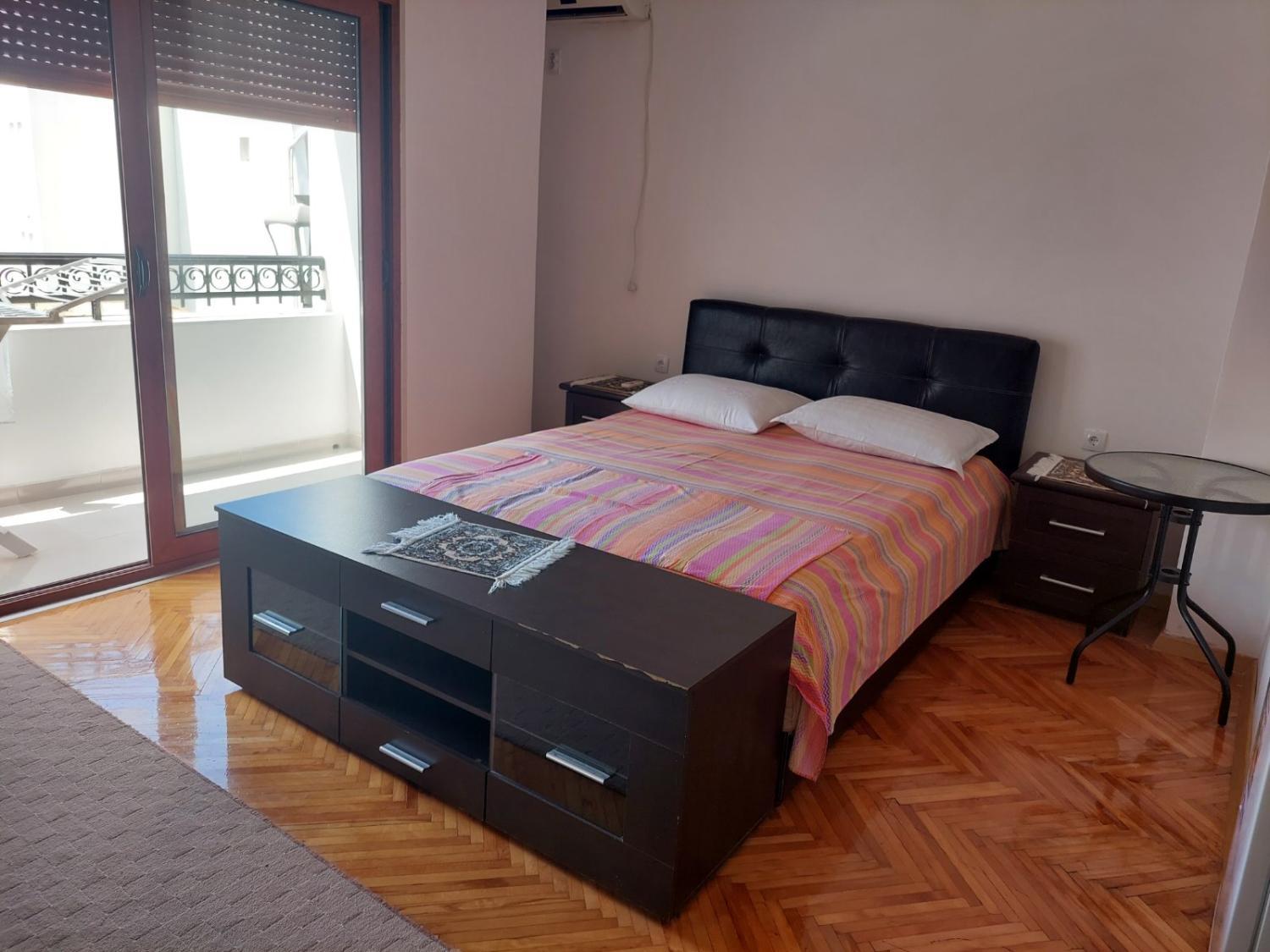3, Olive House Apartments
