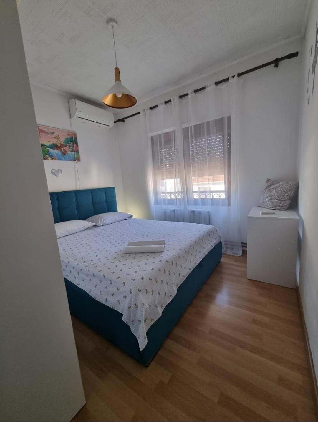 2, Olive House Apartments