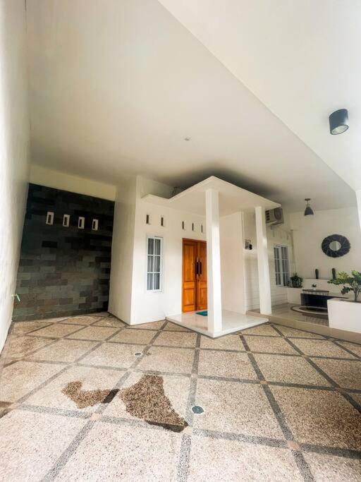 4, Villa Kamar Tamu Sidokarto, Sleman