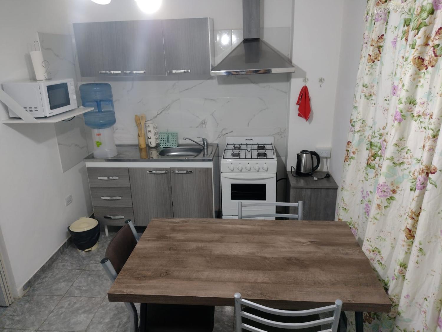2, Hospedaje Colonia, Colón