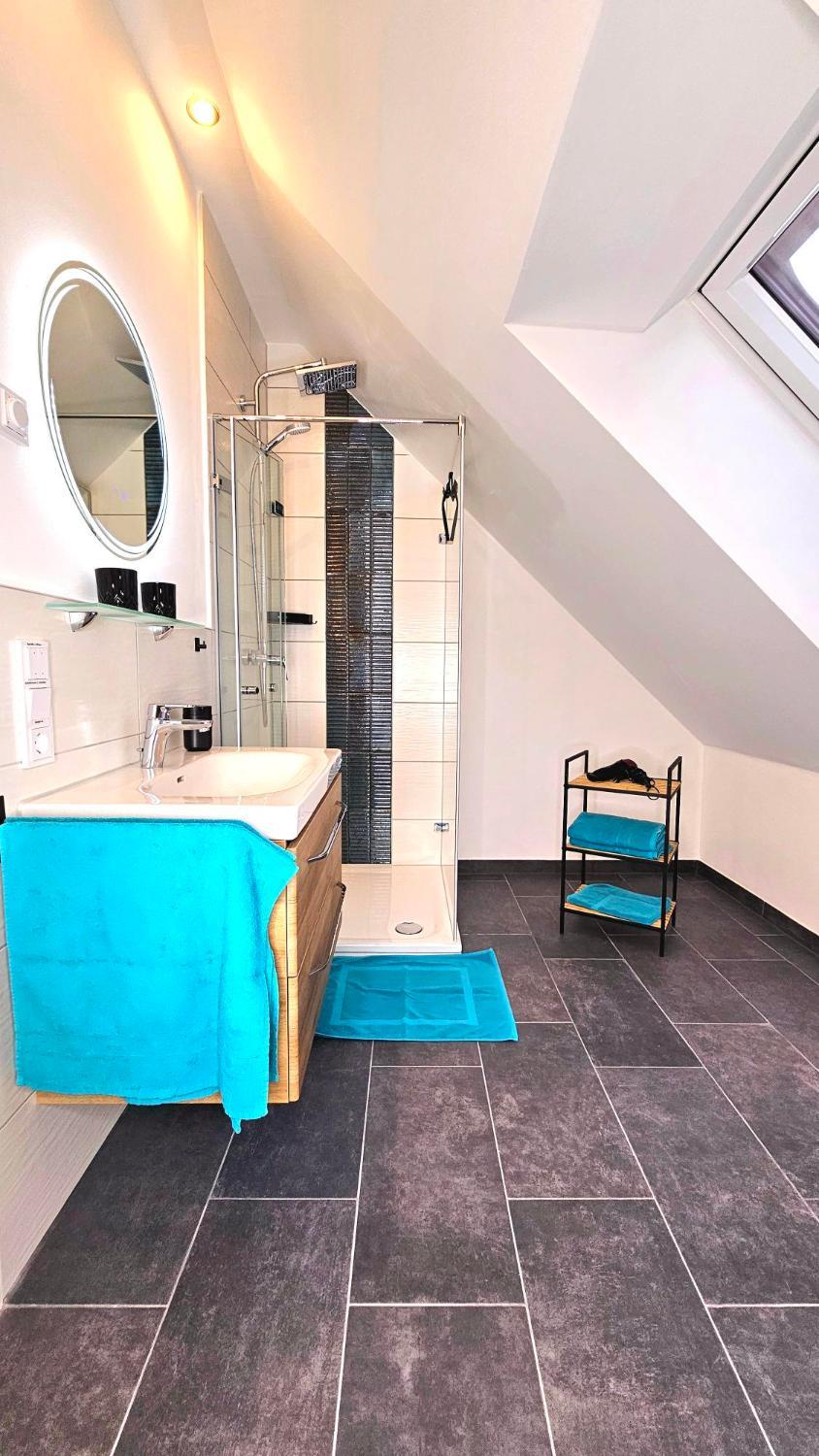 Bathroom 3, Ferienwohnungen An den SchwabachAuen - Keine Monteure, Erlangen-Höchstadt