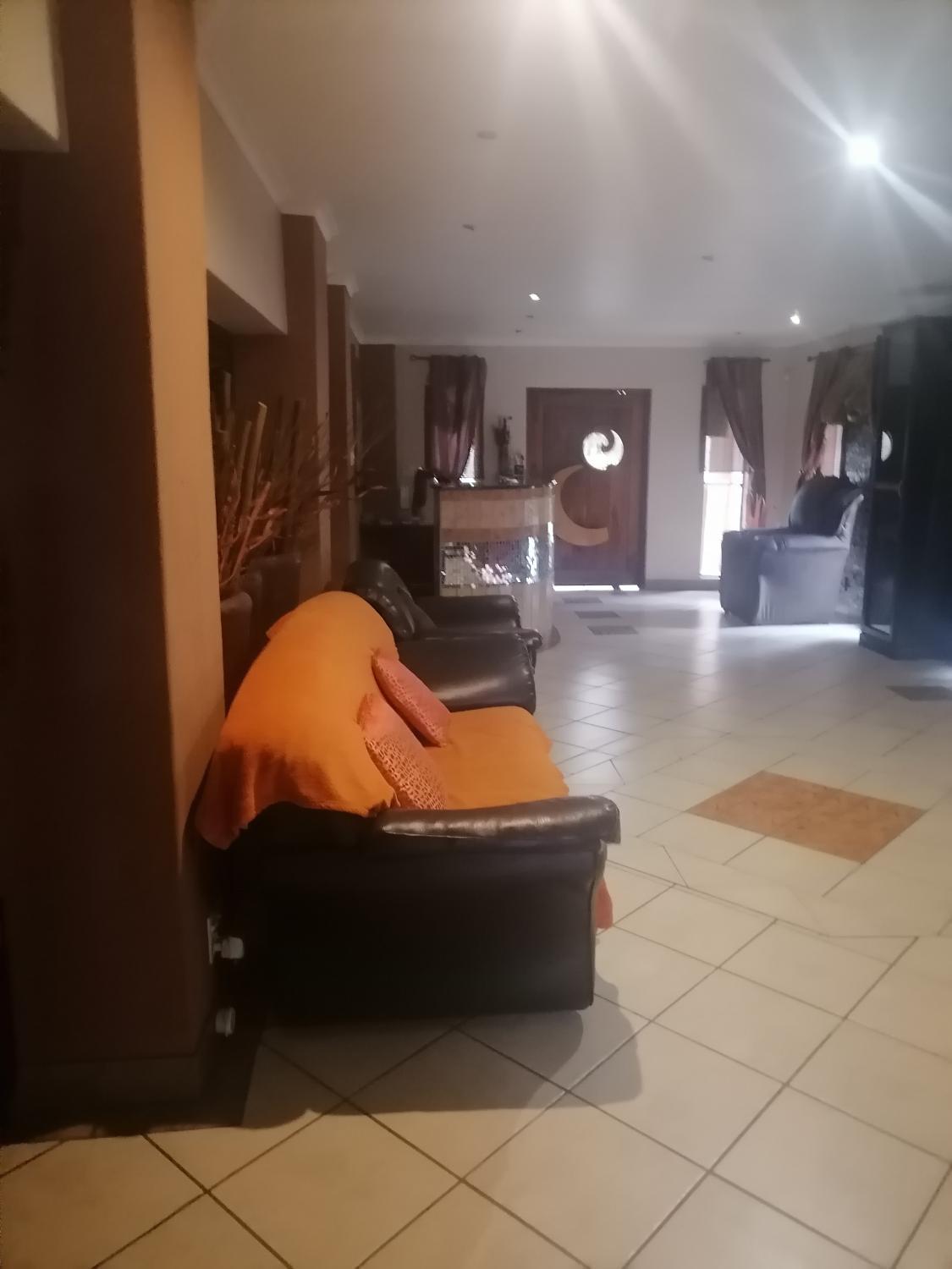 2, Texas Suites, Mopani
