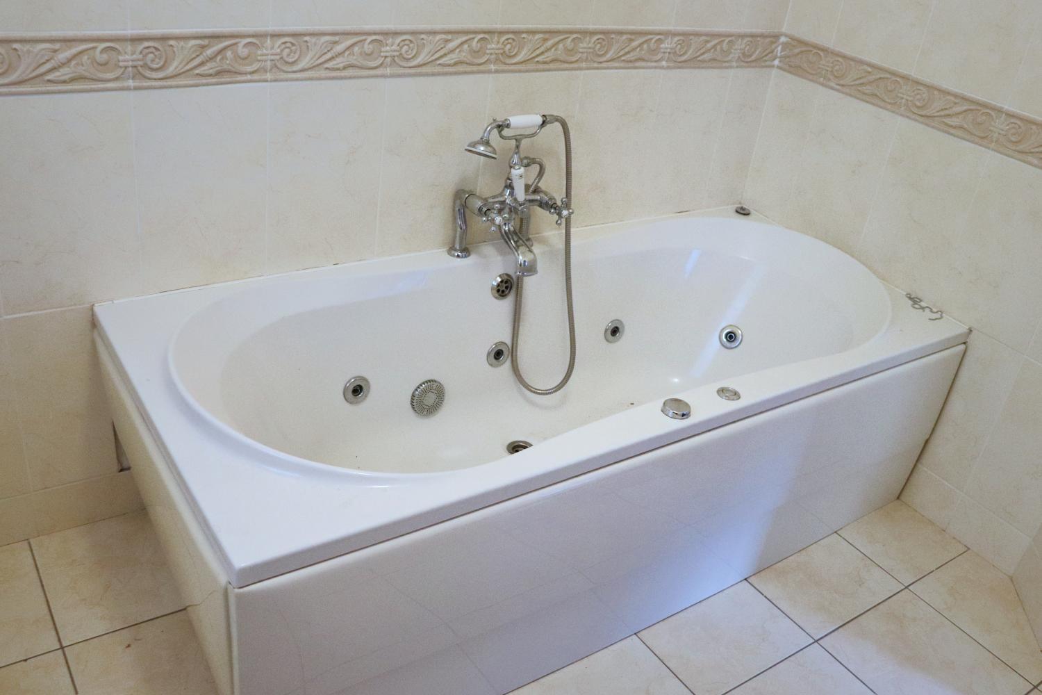 Shower 3, Deluxe Dwelling - 15 mins from Cork City/Airport