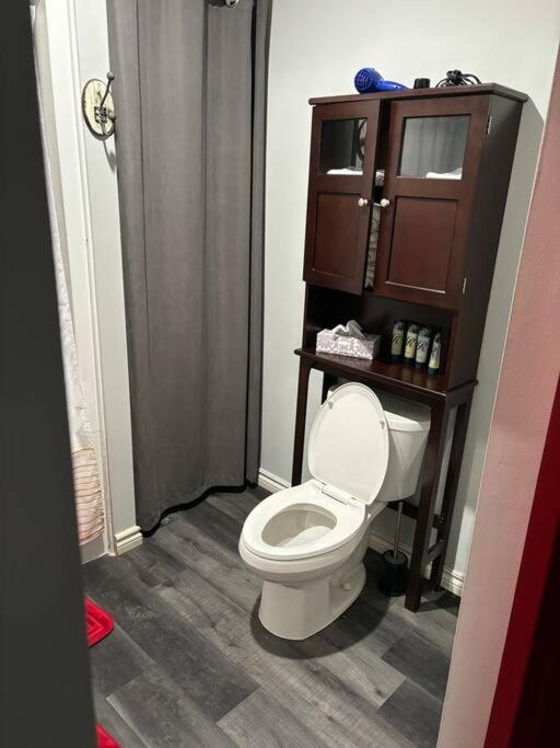 Bathroom 4, Red door retreat guesthouse, Niagara
