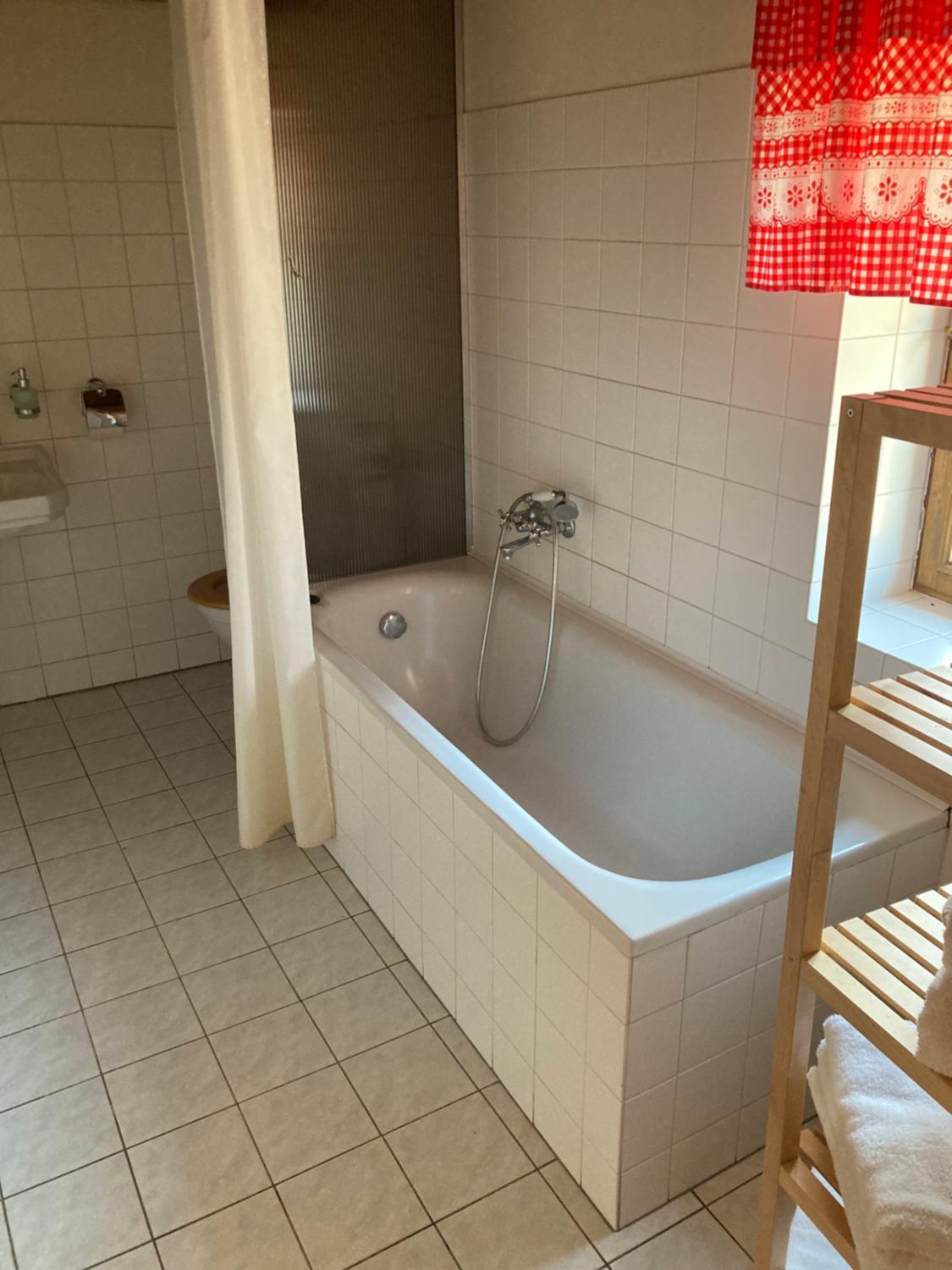 Bathroom 4, Zoopark Chomutov, Chomutov