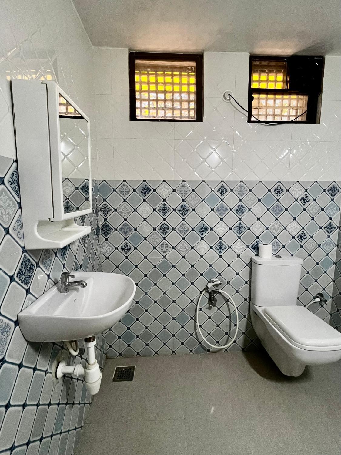 Bathroom 2, Easy Living, South Goa