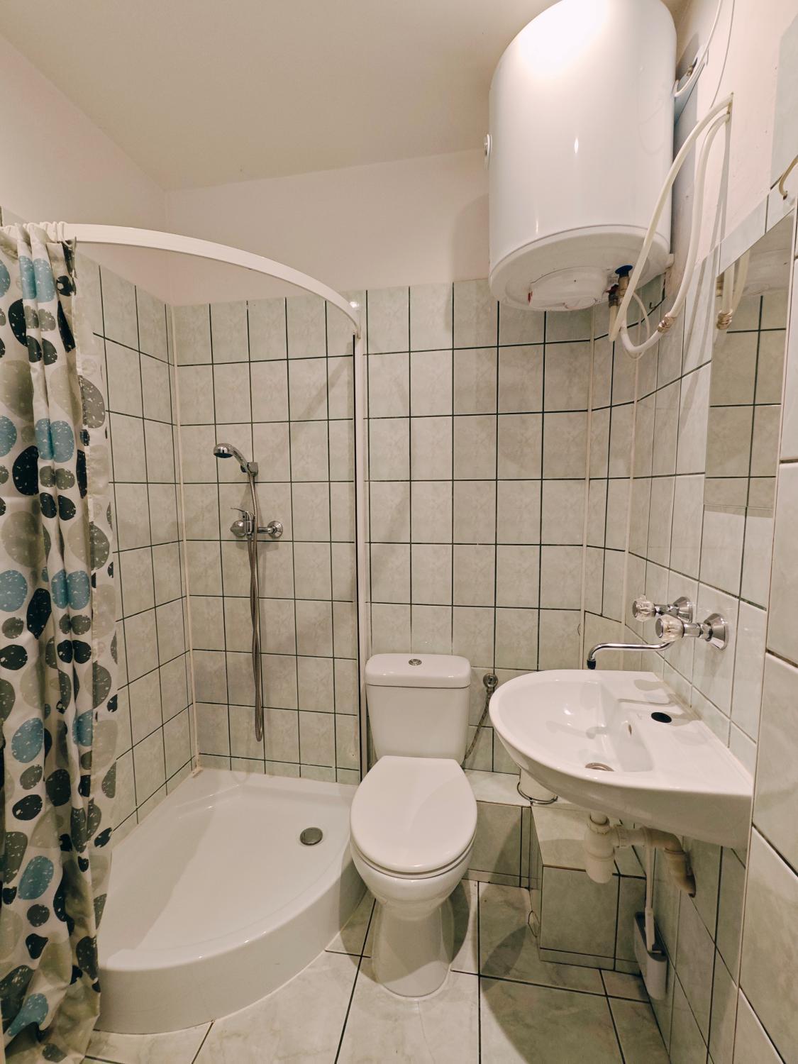 Bathroom 2, Monastyr Apartment, Częstochowa City