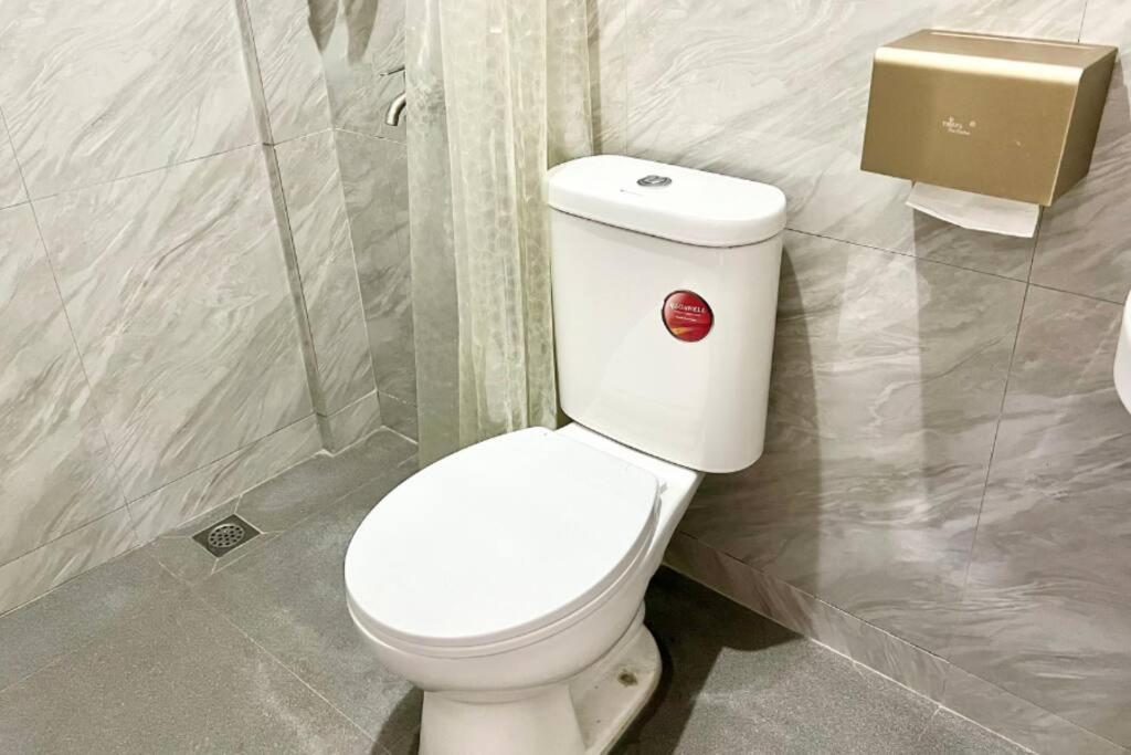 Bathroom 5, Suite Dreams Staycation - Cozy 2-BR - Wi-Fi Garden Kitchen, Dasmariñas