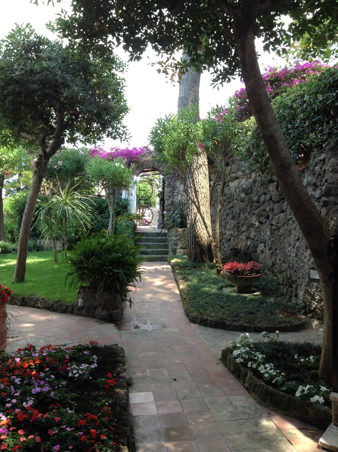 5, Villa Melpomene, Napoli