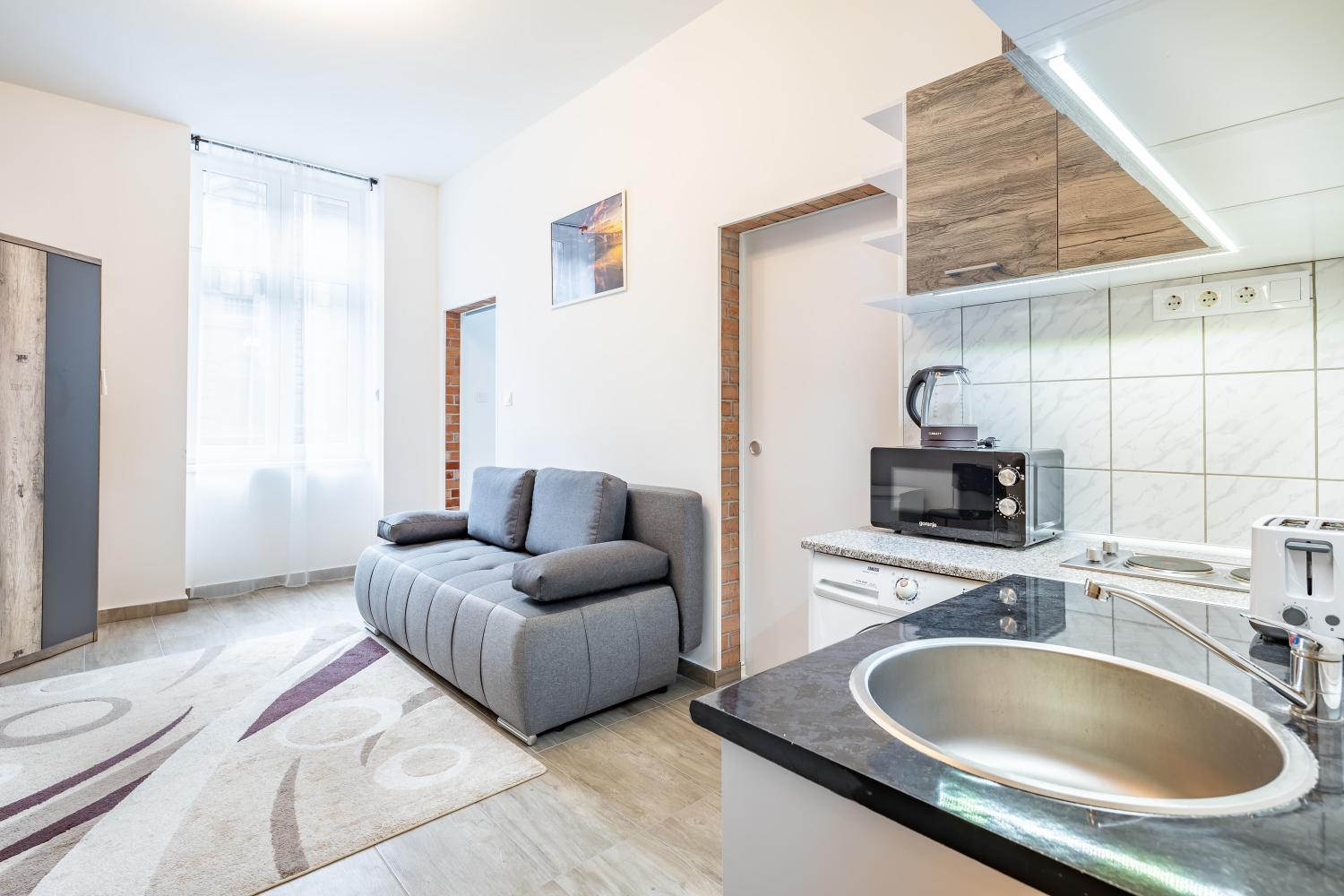 Kitchen 2, Central and homey apartment with good transport link, Budapesti
