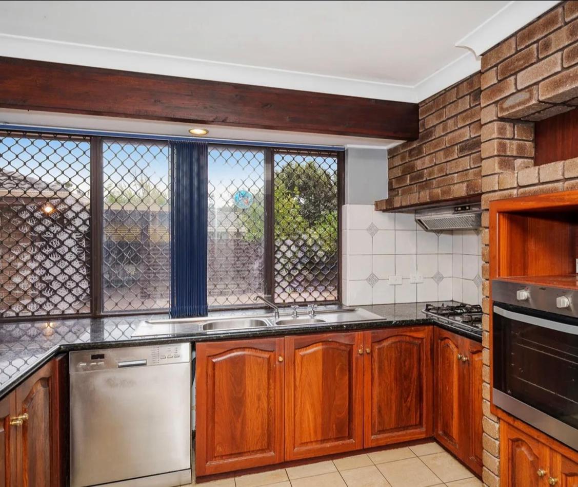 2, Beautiful Queen bedroom Near City Swan River Fremantle University, Melville
