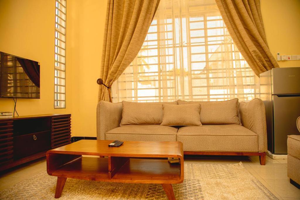 5, Nellly's Rest House, Kinondoni