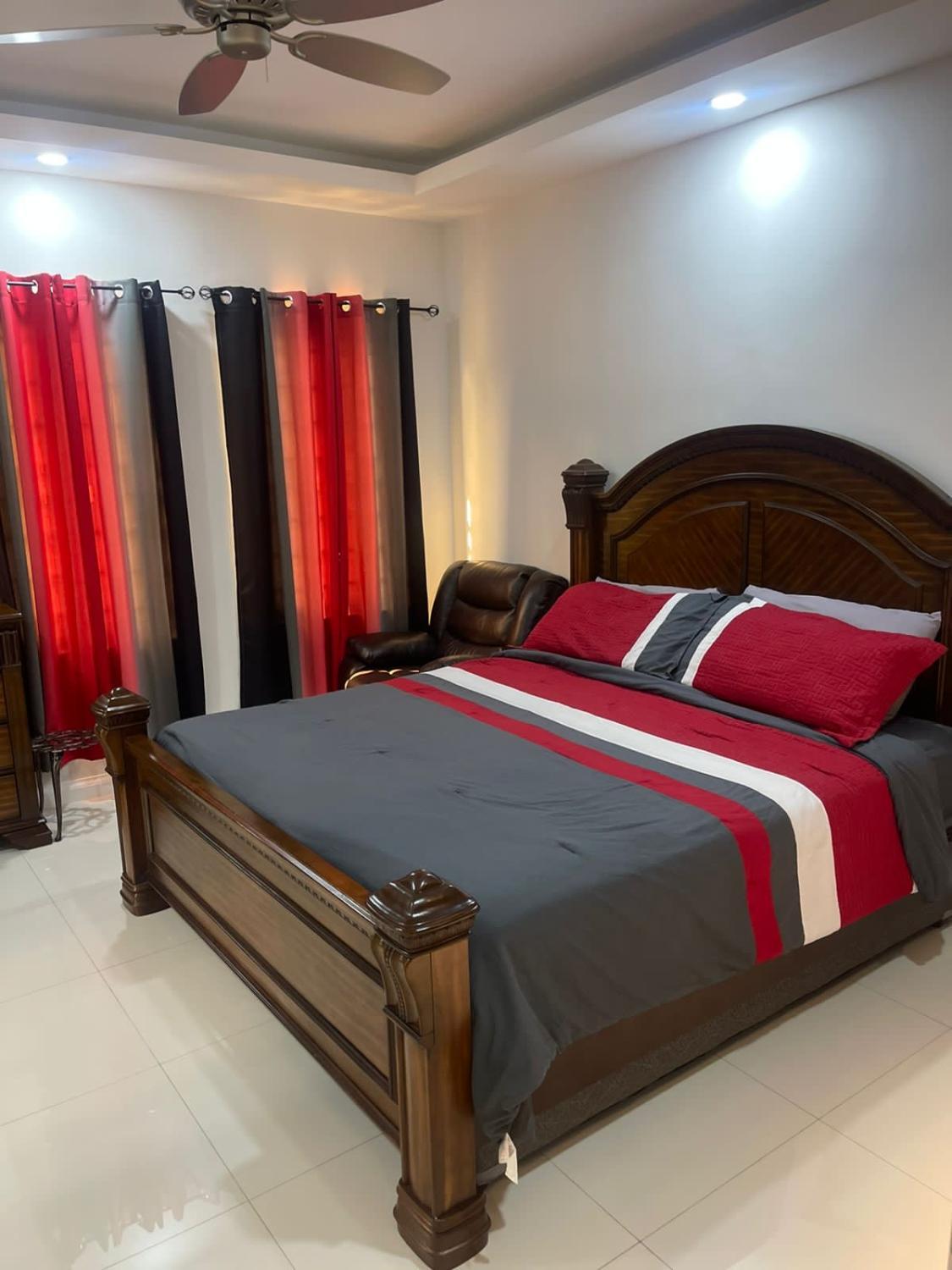 5, Honey's Hidden Villa