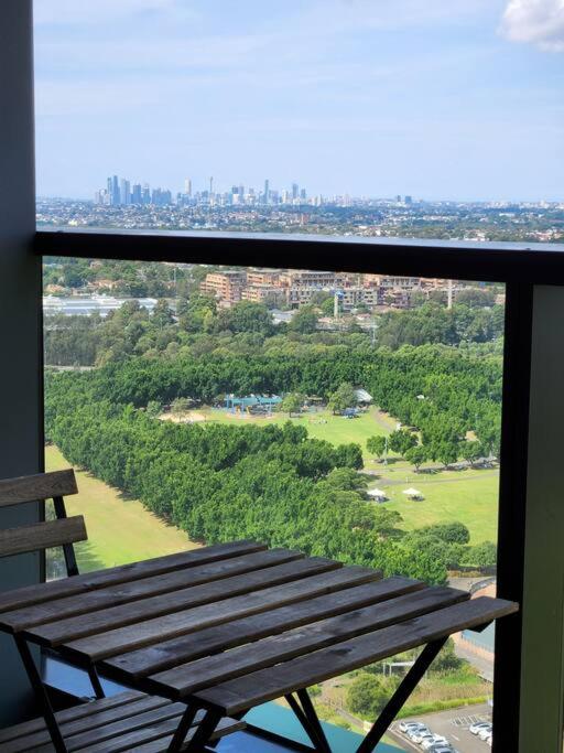 Balcony/terrace, Modern Apartment with City View, Auburn
