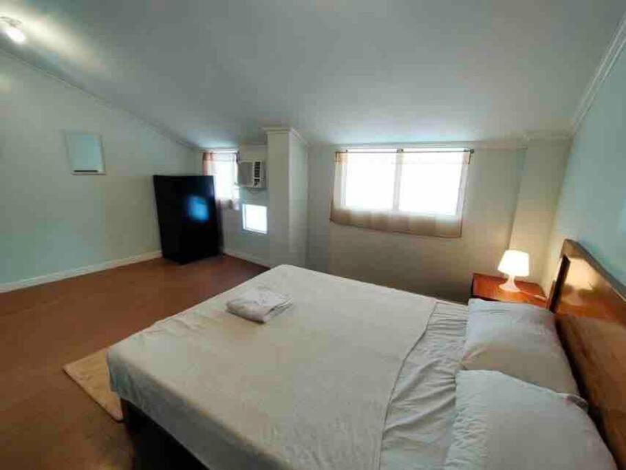 5, 2-Bedroom/free parking/WiFi, Cainta