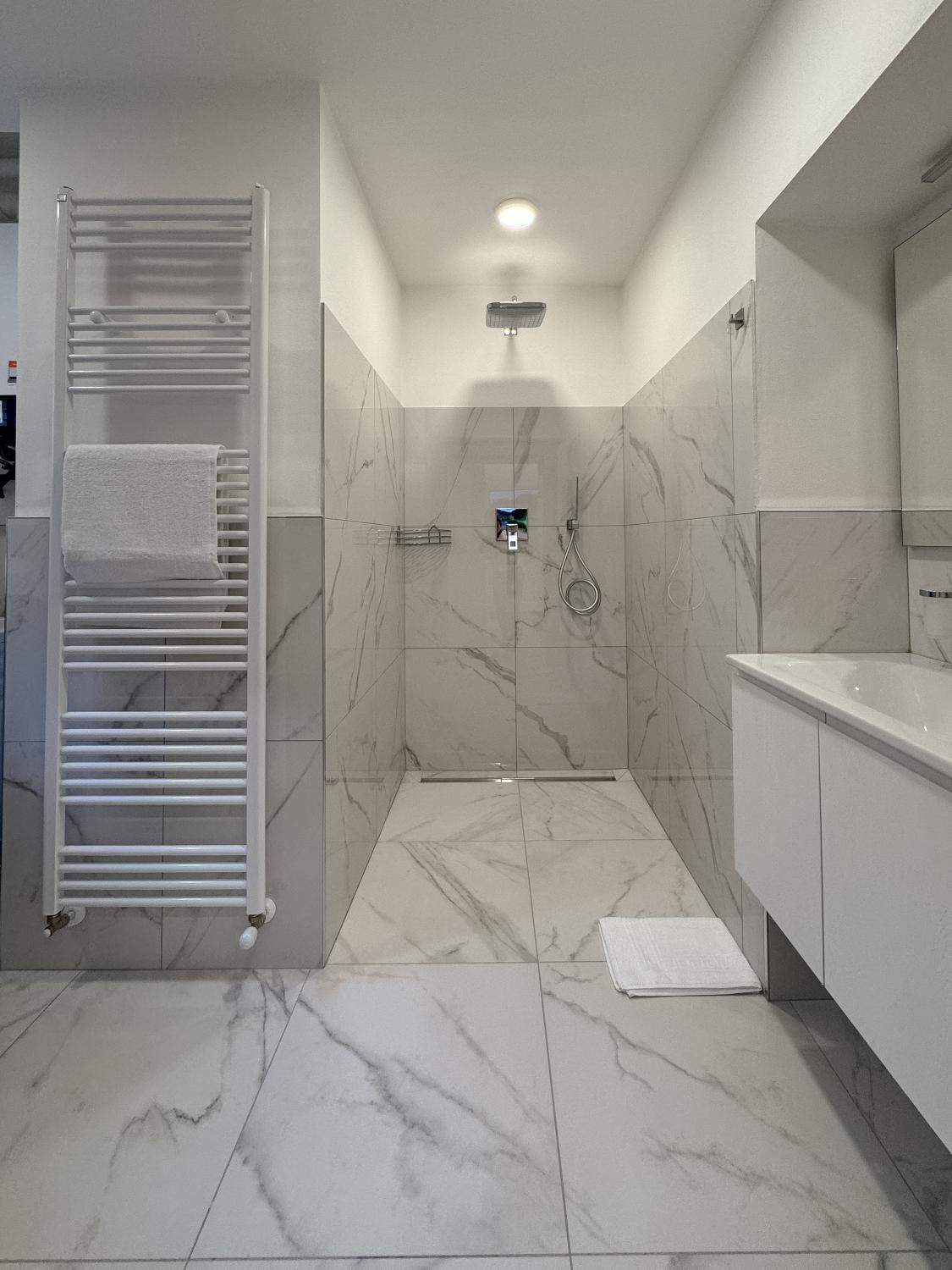 Shower 1, Belvedere 237B Lakeview Luxury Apartment, Verbano-Cusio-Ossola