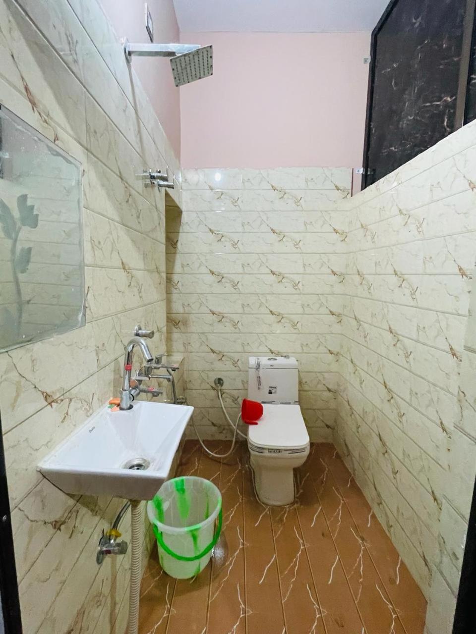 3, Ranjana guest House free pickup from Ayodhya dham, Ayodhya Cantt and Devkali Bypass, Faizabad