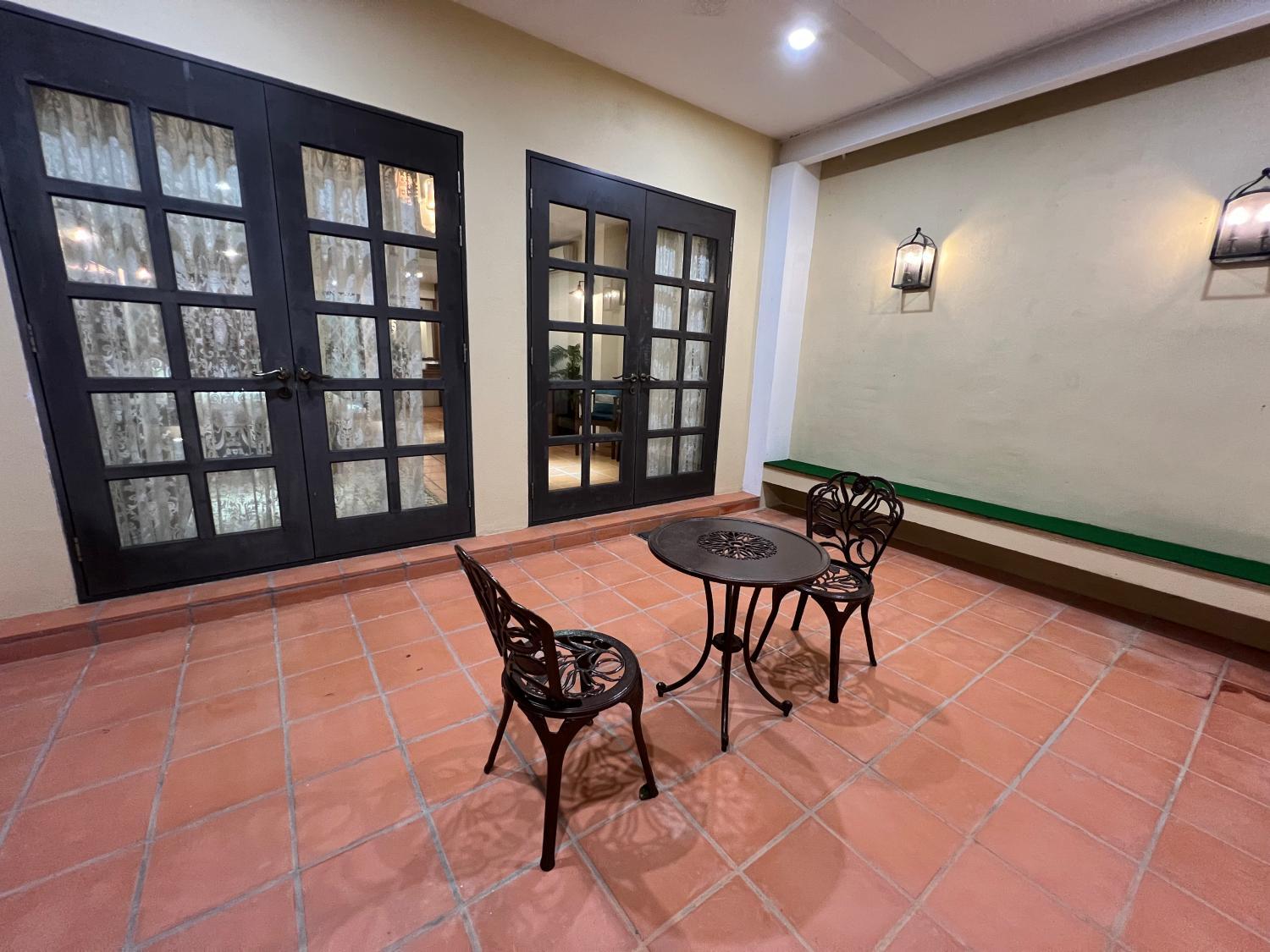 5, THE GARDEN SUITE, Barat Daya