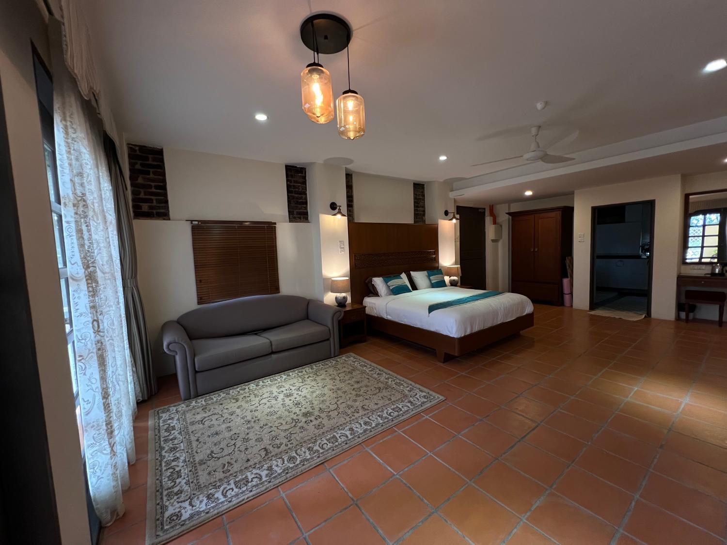2, THE GARDEN SUITE, Barat Daya