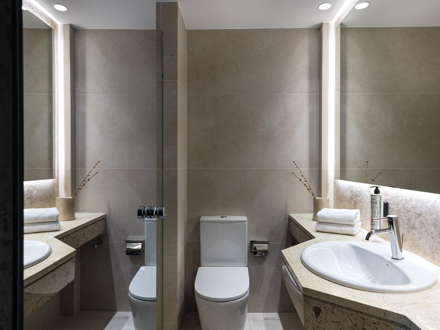 Bathroom 5, Kalamaki Beach Hotel, Peloponnese