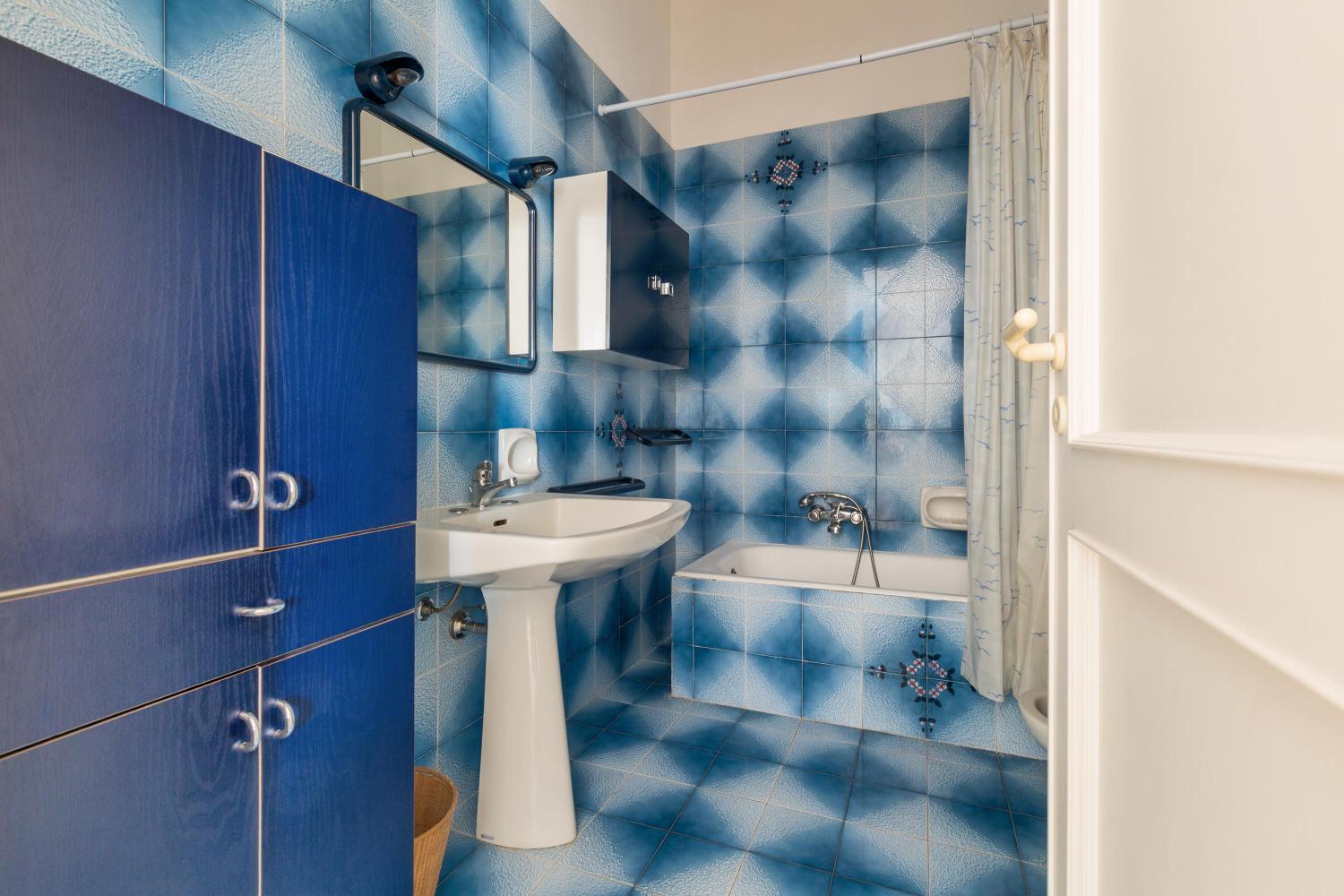 Bathroom 5, Villa Biancarosa by BarbarHouse, Lecce