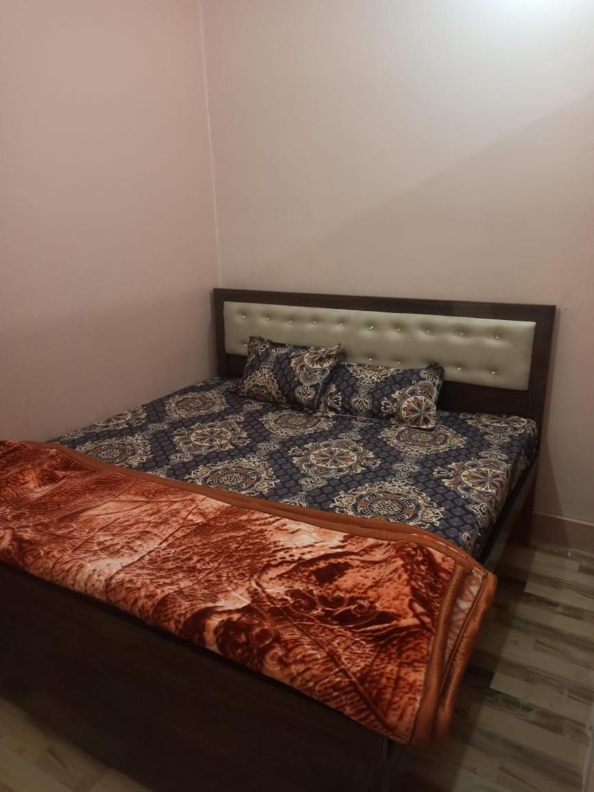 2, Ranjana guest House free pickup from Ayodhya dham, Ayodhya Cantt and Devkali Bypass, Faizabad