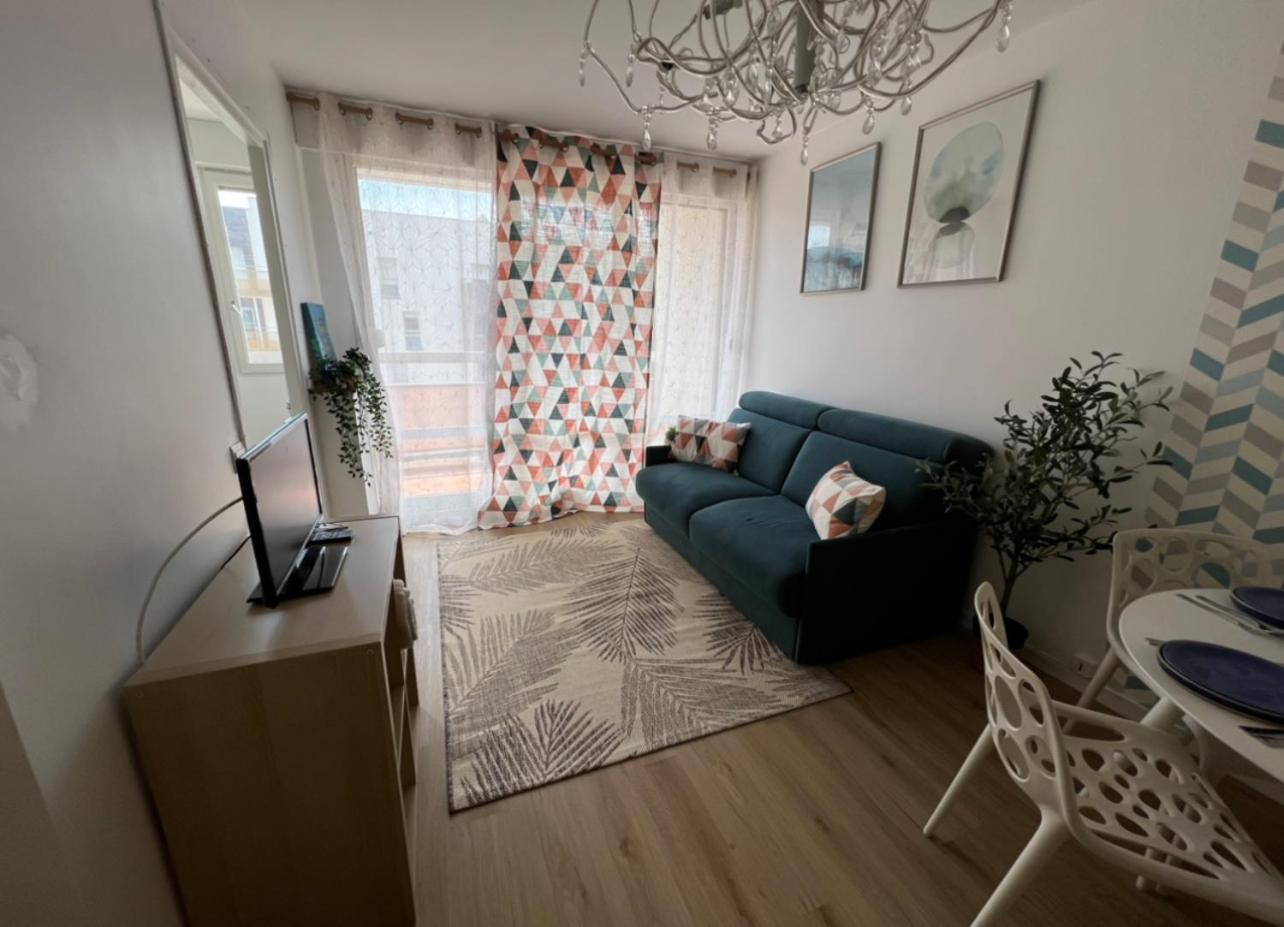 5, Les studios de Bron Pinel, Rhône