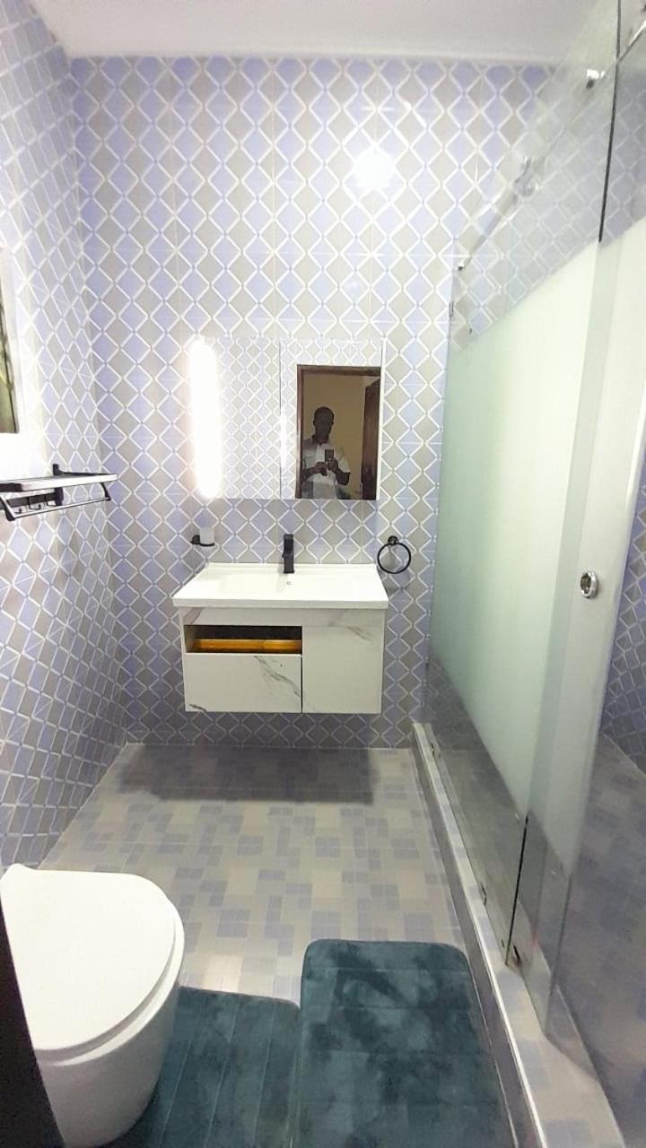 5, 4 bedroom house family or elderly office good roads pool, Accra